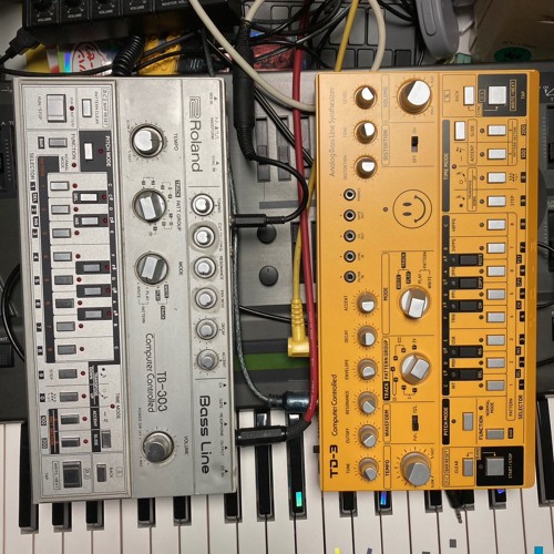 Stream Real or Fake : TB-303 vs TD-3 (TB on L & TD on R mix) by