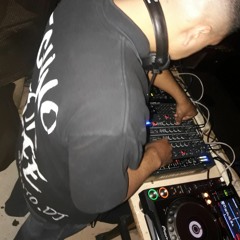 nice people dance to hardtechno