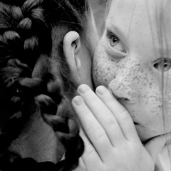 Deux sur la balançoire avec Julie