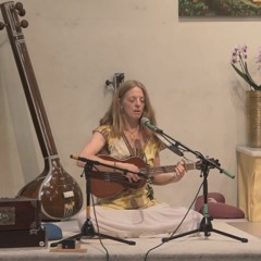 Aham Prema & Maha Mantra chanted by Shankari Susanne Hill