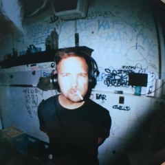 Kopfhörer, Kippen und Synth-Sound