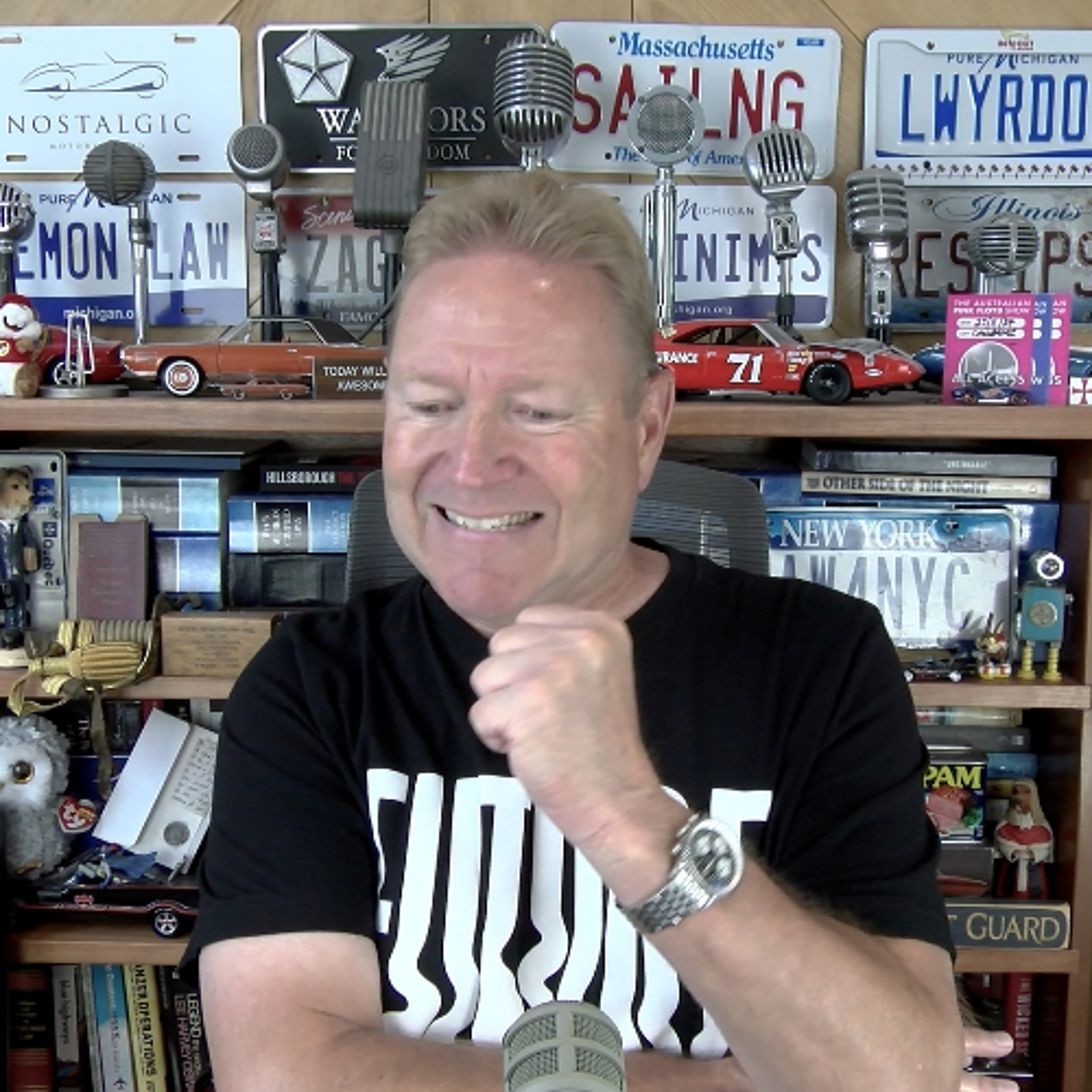 Postal Supervisor Stole 487 Greeting Cards (and Money)