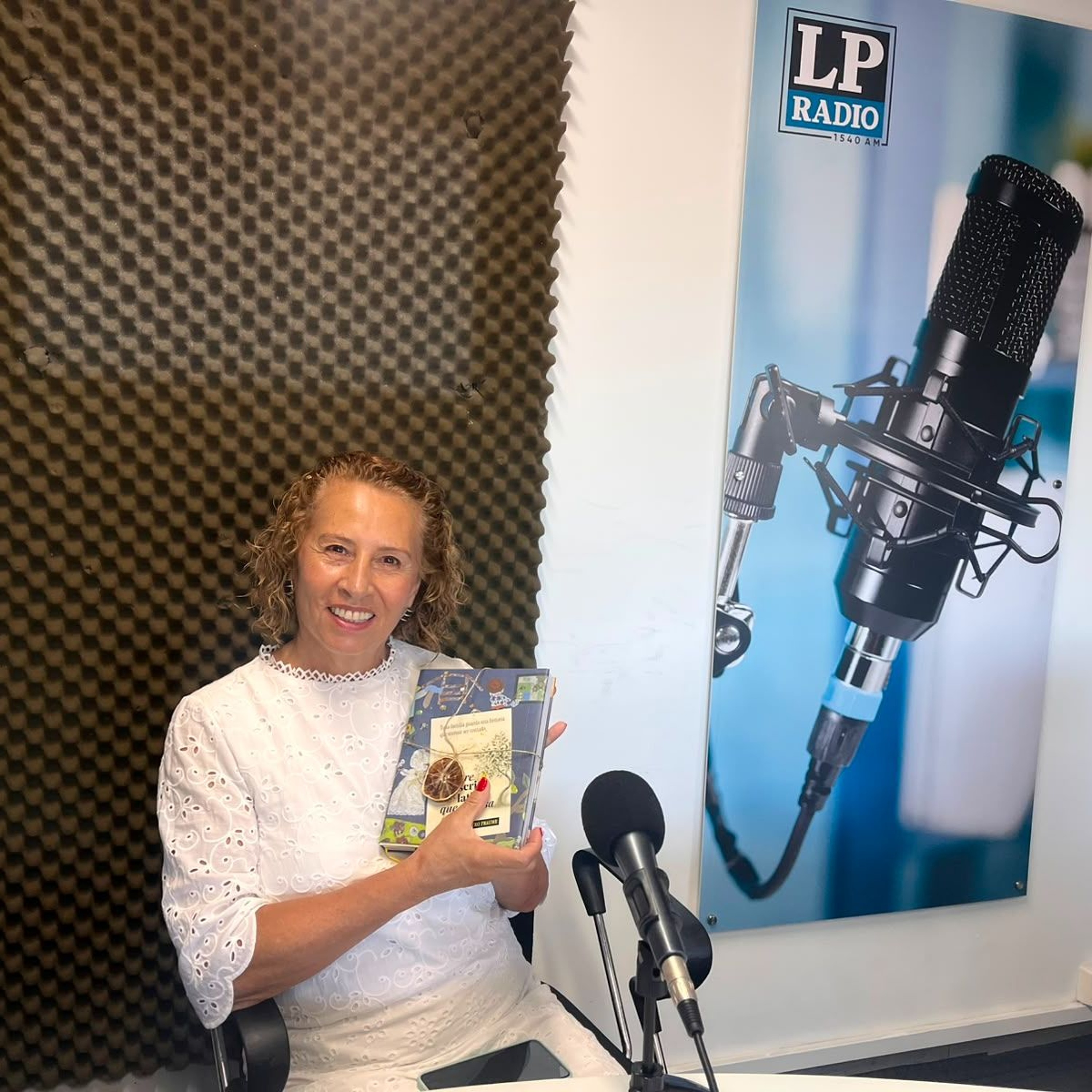 5. Entrevista con Clara Inés Castro Fraume, autora del libro Cada nombre escrito es un latido que  regresa episode artwork