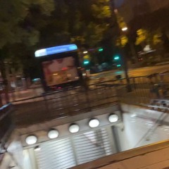 un pas dplus sur lquais du metro