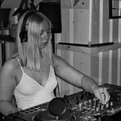 Hidden Sessions Presents | Empowher IWD Celebration w. Molly Sinnot