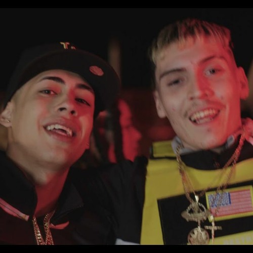 cojines: Marcianeke x Cris MJ