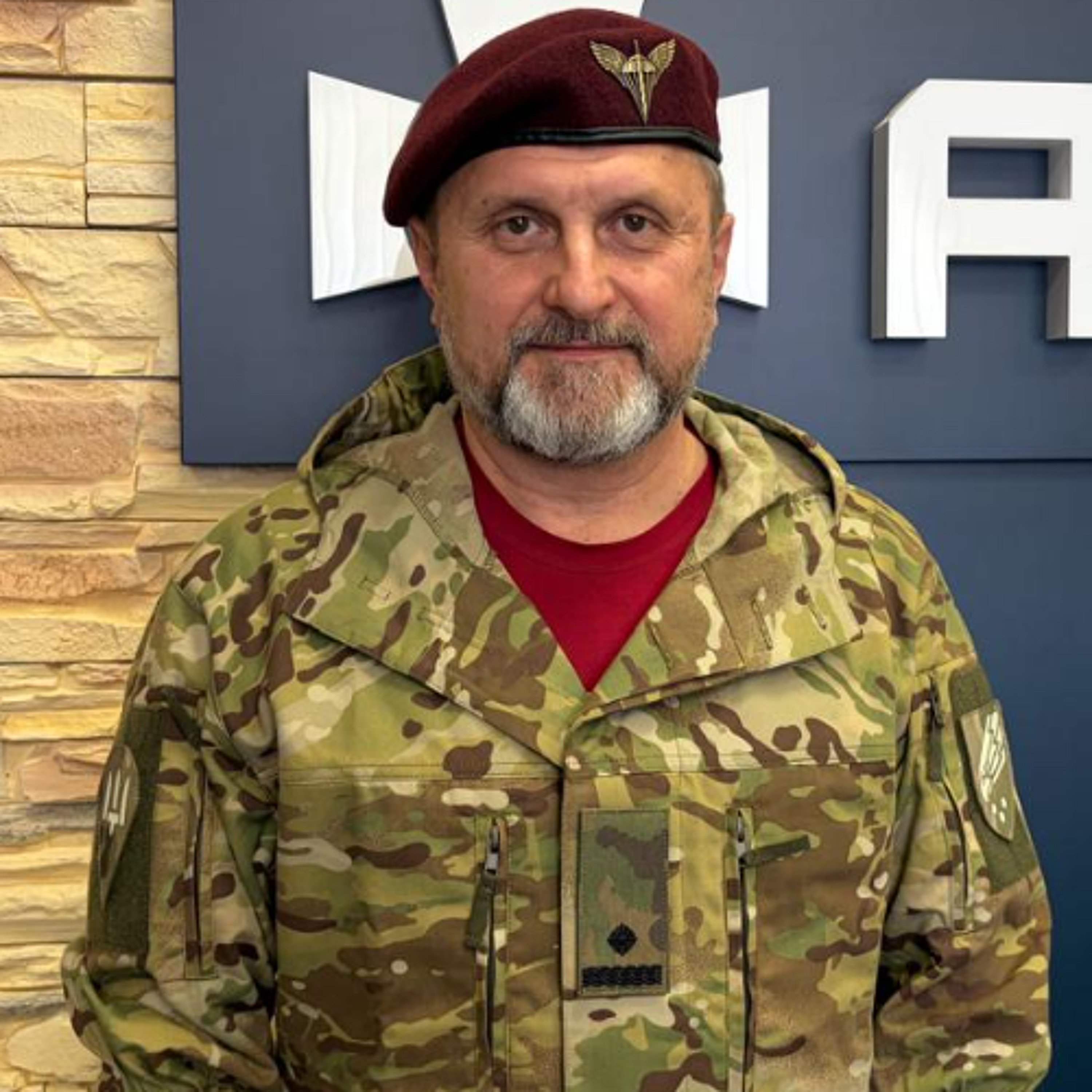 "Світ стоїть у черзі, щоб воювати за Україну": 25-та бригада розкрила подробиці рекрутингу іноземців episode artwork