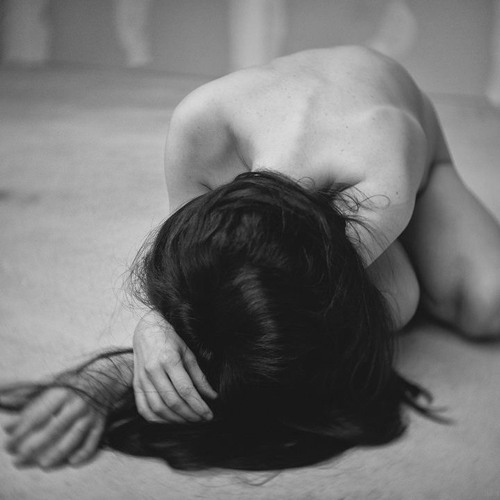 نساني شلون يقبلها