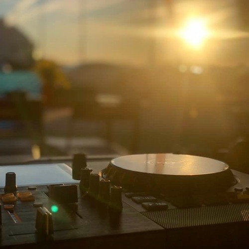 Loungin' @ The Race Track - mixed live by Velasko