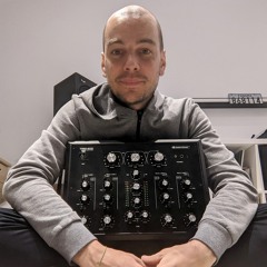 Tom - Deep House