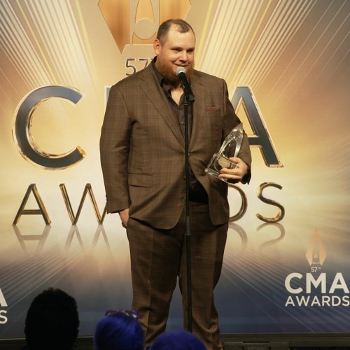 Luke Combs Praises "Fast Car" Singer Tracy Chapman After He Wins CMAs Single of the Year