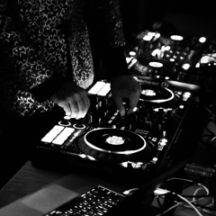 Free The Beat Live At Deville