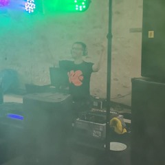 Warm up dance-techno to hands up à la GARE (grillades-apéro-rave-etc.)