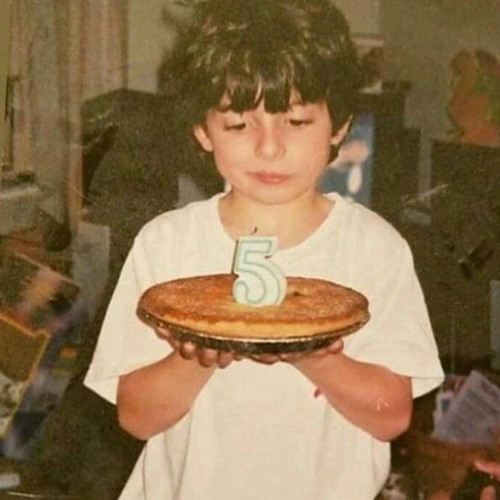 سنتين بتحمل نارو .