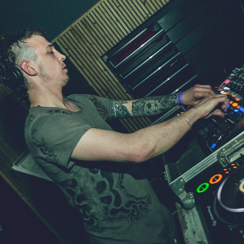 J808E - Techno23 - 142BPM