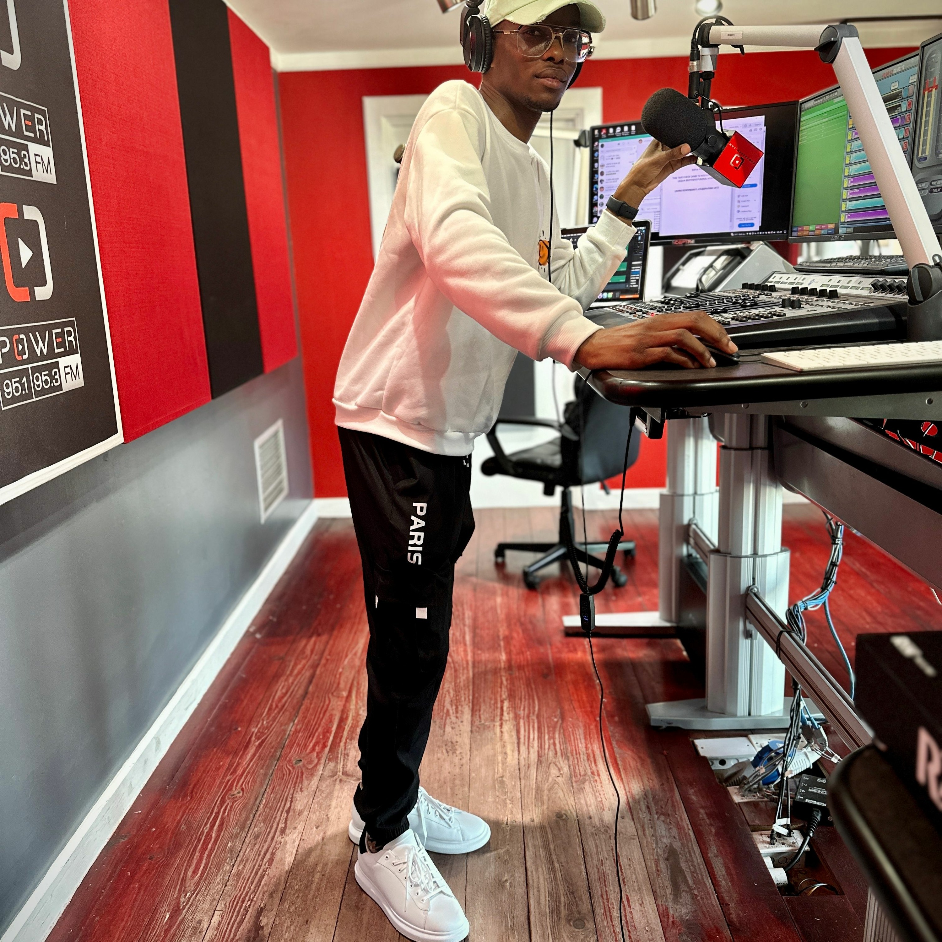 TURNT UP SATURDAY DJ DESKTOP X DJ KING PIN