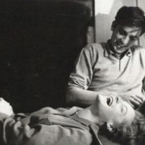 ضحكة عيُونك بعد ضحكك أنا "مدمنها".