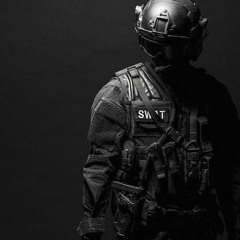 🇺🇸  Premium  Photo  |  Spec ops police officer swat