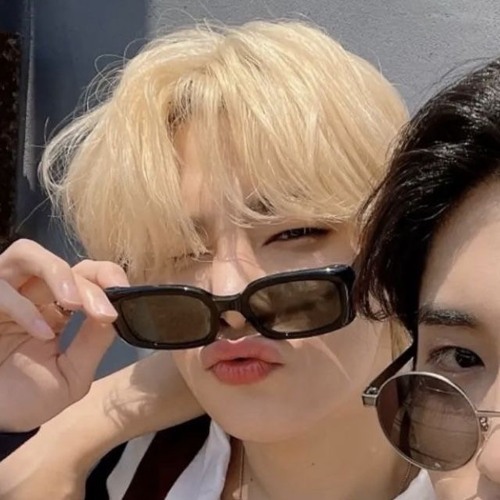 hug me Jeongin -  sped up