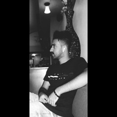 وردة أحلامي غبيّه .. غرّها عاصوف!