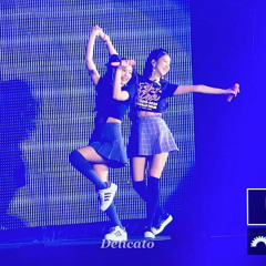 انا كيف احيا من دونك ؟ انا وحدي لي عيونك ):