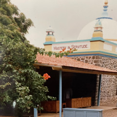 Women Mandali Gujurati Aarti followed by an English translation over His Name sung to the same tune.