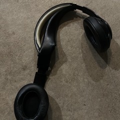 Speakers blasting p. (everydaysinner)