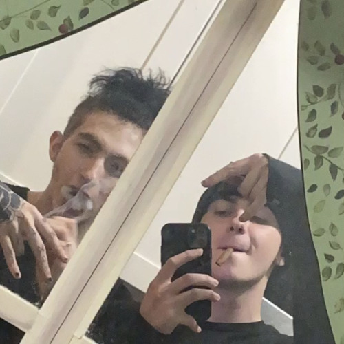 CREEPING THROUGH YA WINDOW-feat.(white boy karl) (PROD.mariati franklea)