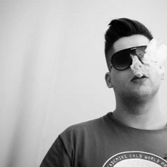 Mikee Mykanic megtalálta a behajtót és most fúr egyet vele