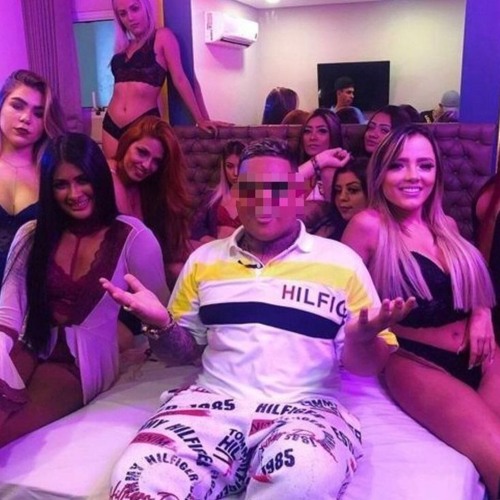 NÃO É CAMAROTE, É O CAMA JOB - DJ SANBARBOSA ( MC FAHAH, MC MAGRINHO & MC MINININ )