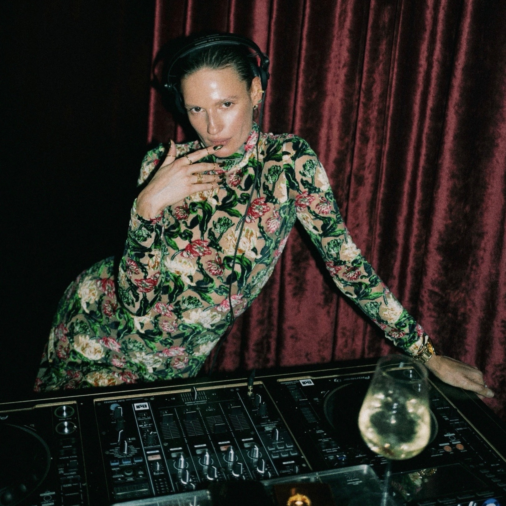 CATE UNDERWOOD – Diamonds Are Forever (SUGAAR, Paris)