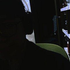 나는 또 눈을 감아 한 손으로 모기를 잡고 좋아했던 날이 반 투명한 나의 밤에 또 반 투명한 물을 붓고 그 손 위에 네 손이 포개 어져버렸어 내 눈을 맞추던 넌 입을 맞쳐버렸어