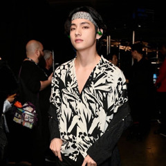 𝐁𝐈𝐓𝐂𝐇 𝐓𝐇𝐄𝐑𝐒 𝐀 𝐆𝐇𝐎𝐒𝐓 𝐈𝐍 𝐓𝐇𝐄 𝐇𝐎𝐔𝐒𝐄