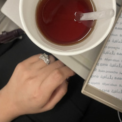 انا حضنك انا حنانك .