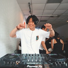 DJing at a Fried Chicken Shop | Giving Groove (Session No. 8) | House, Dance, Funky | @HotChixBoston