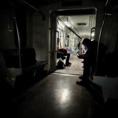 مترو ۲ آبان ۱۴۰۲_مرد دف زن