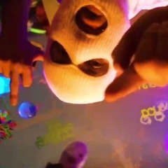 TBK - Die Line auf dem Tisch [Tekk]