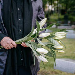 Step-By-Step: Designing a Sympathy Arrangement That Speaks From the Heart