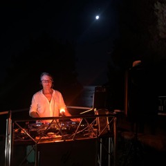 Earth spinning Dj set
