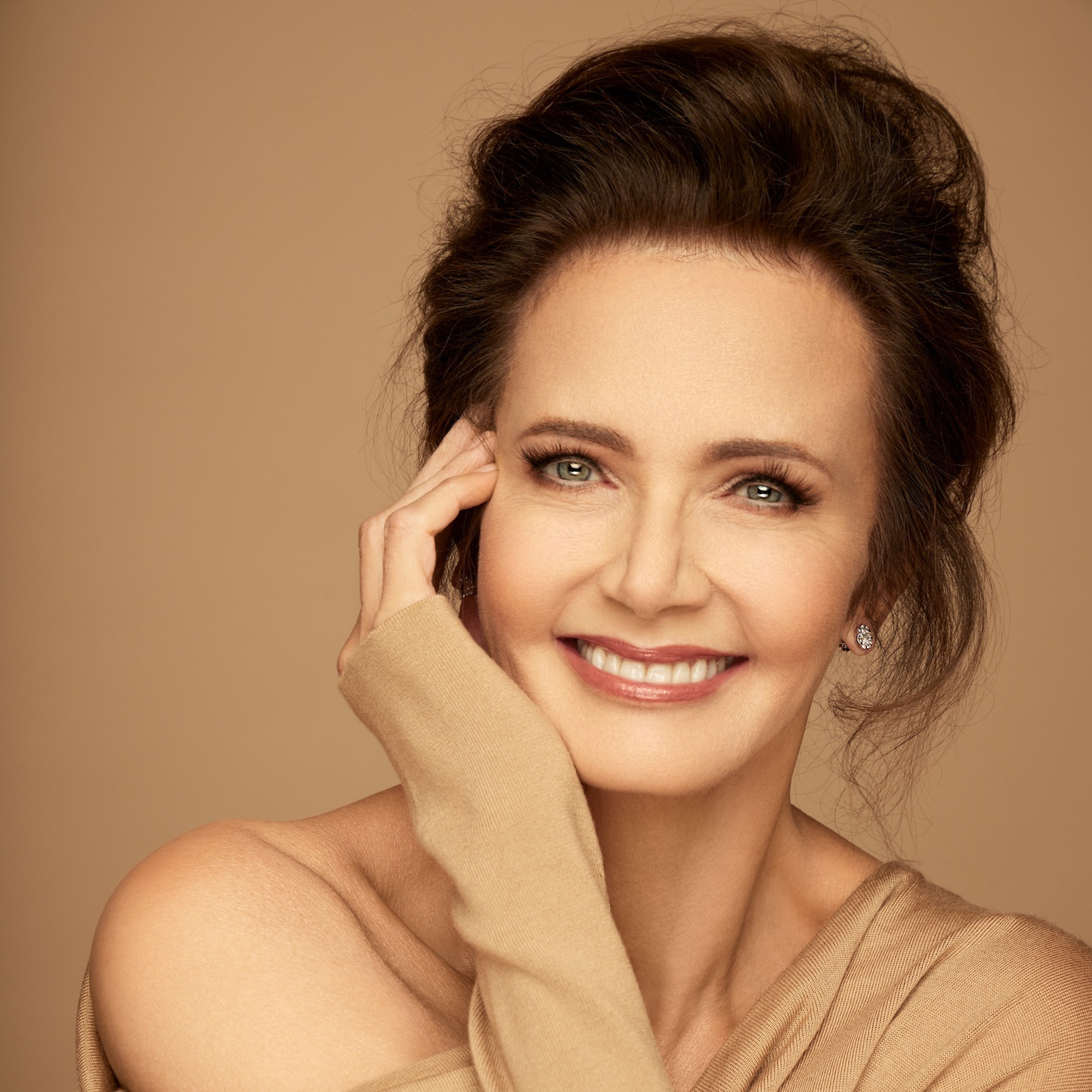 227. Lynda Carter on Taking Care of Yourself: Mind, Body and Spirit episode artwork