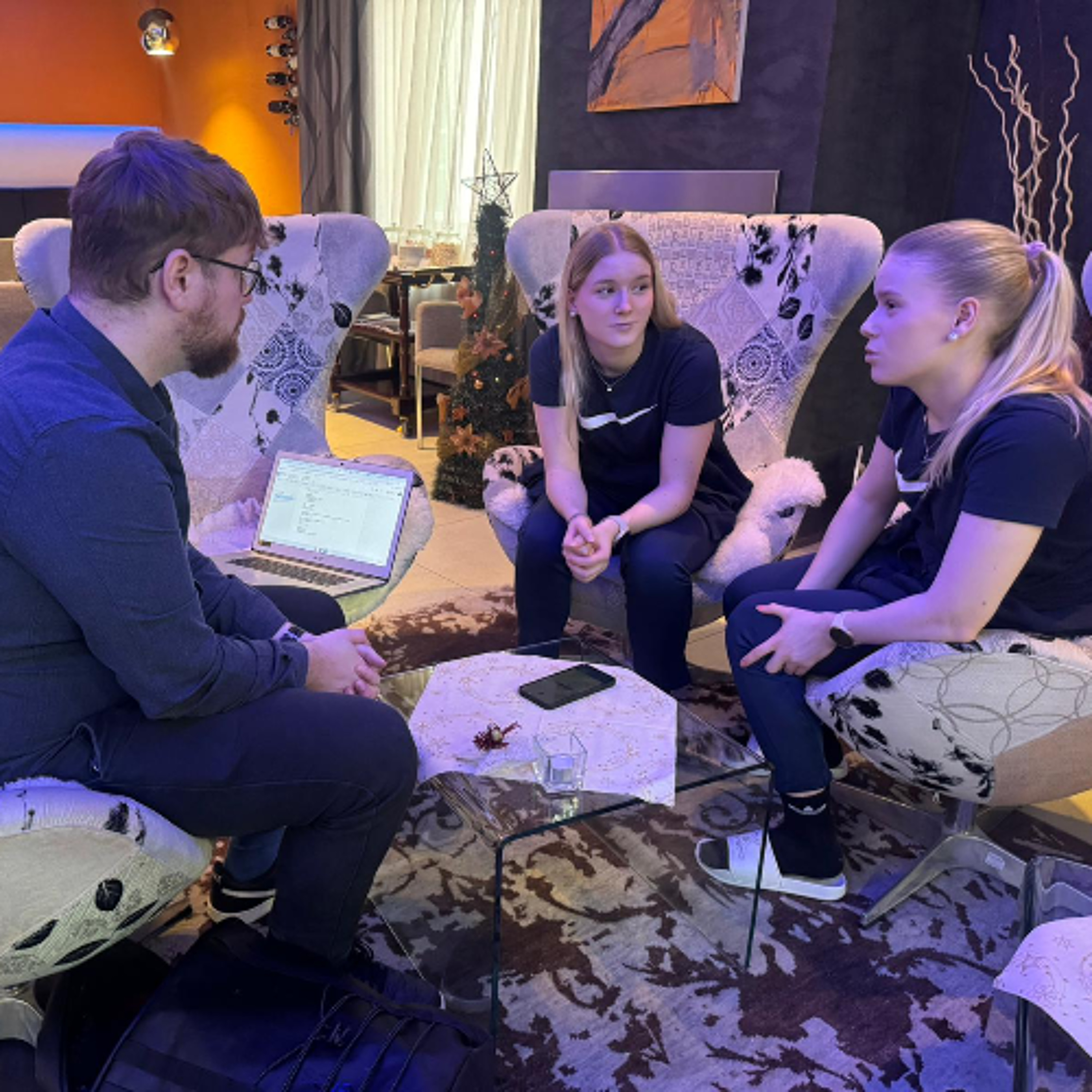 Henkilökuva: Miksi kaksosia on niin paljon salibandyn huipulla?: "Olemme aina voineet kilpailla toisiamme vastaan"