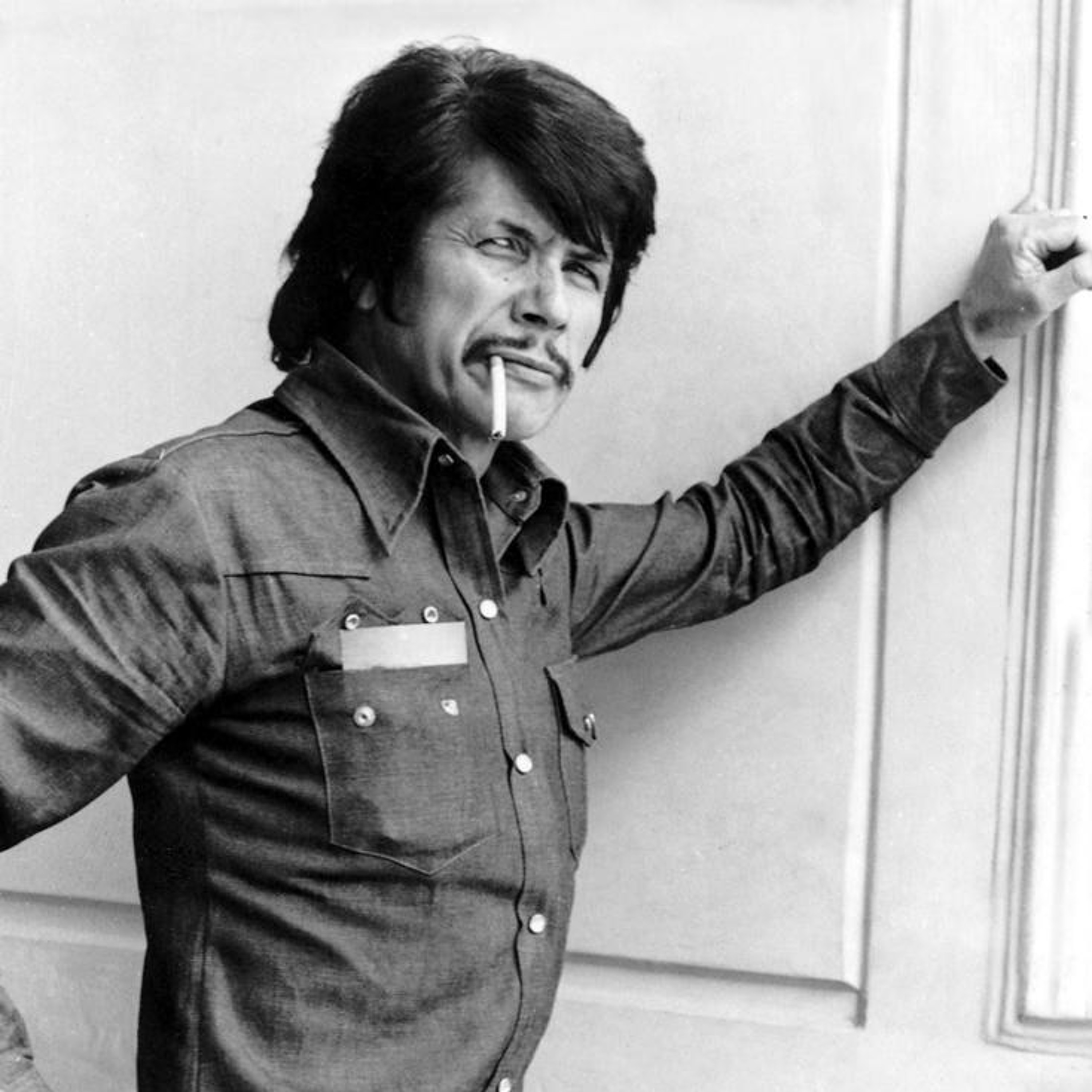 #422 Descomedidos y chacones (1973) e Idénticamente igual (1984), de Carlos Flores
