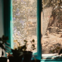 một mình anh với bóng mình là hai... - Chí