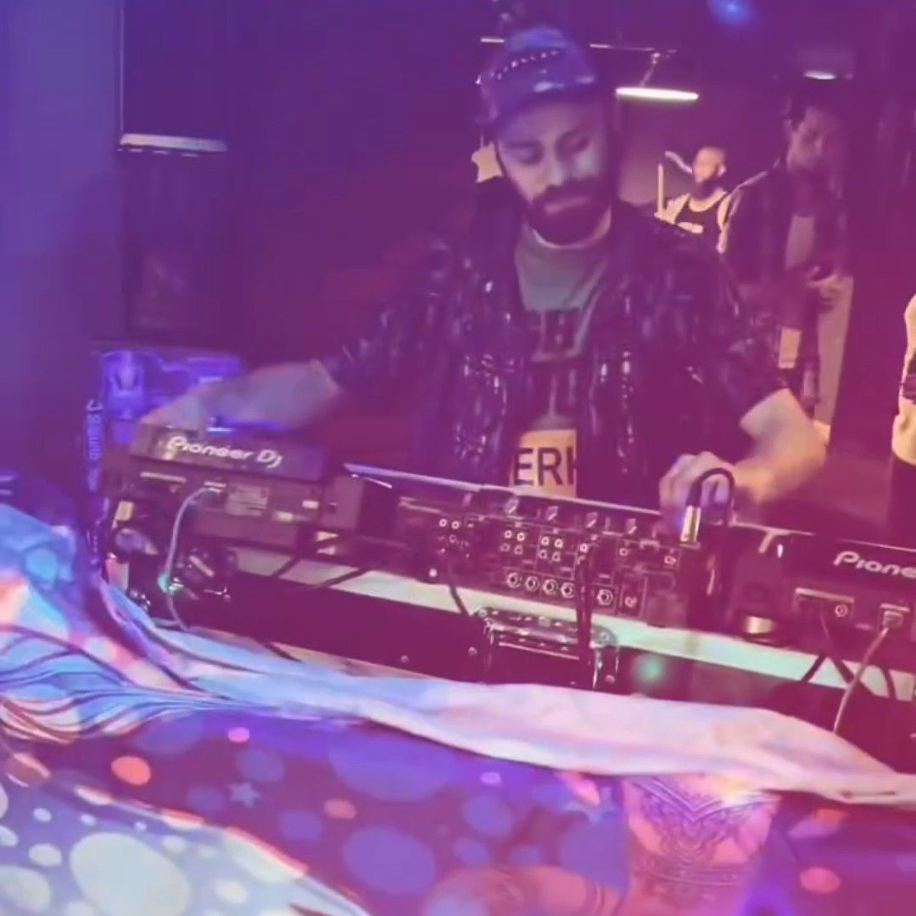 Weird As fERK 003 (Live) 66%