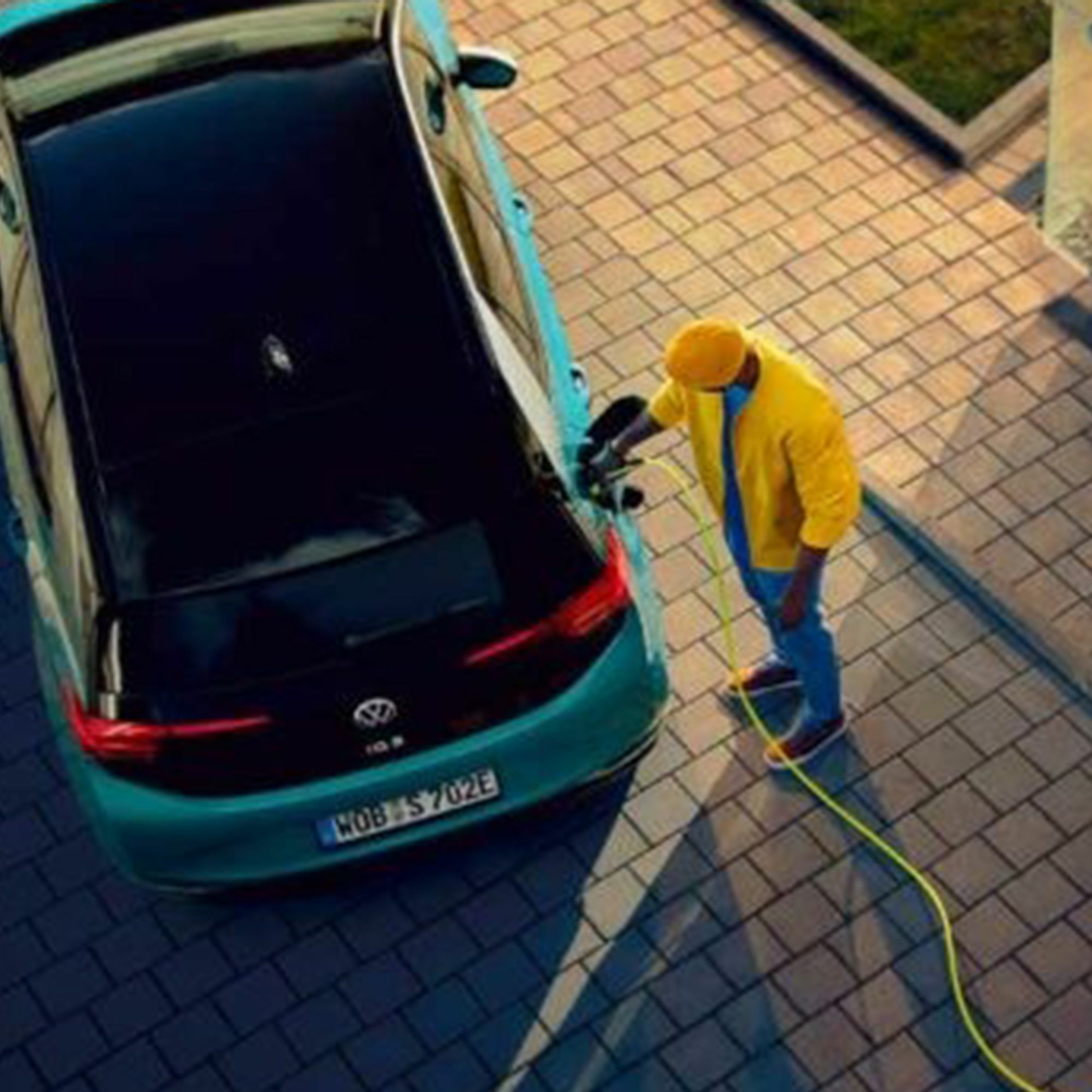 Overdrive: Adapting Signals for Pedestrians; VW’s big electric strategy; Bugatti moves to the side thumbnail