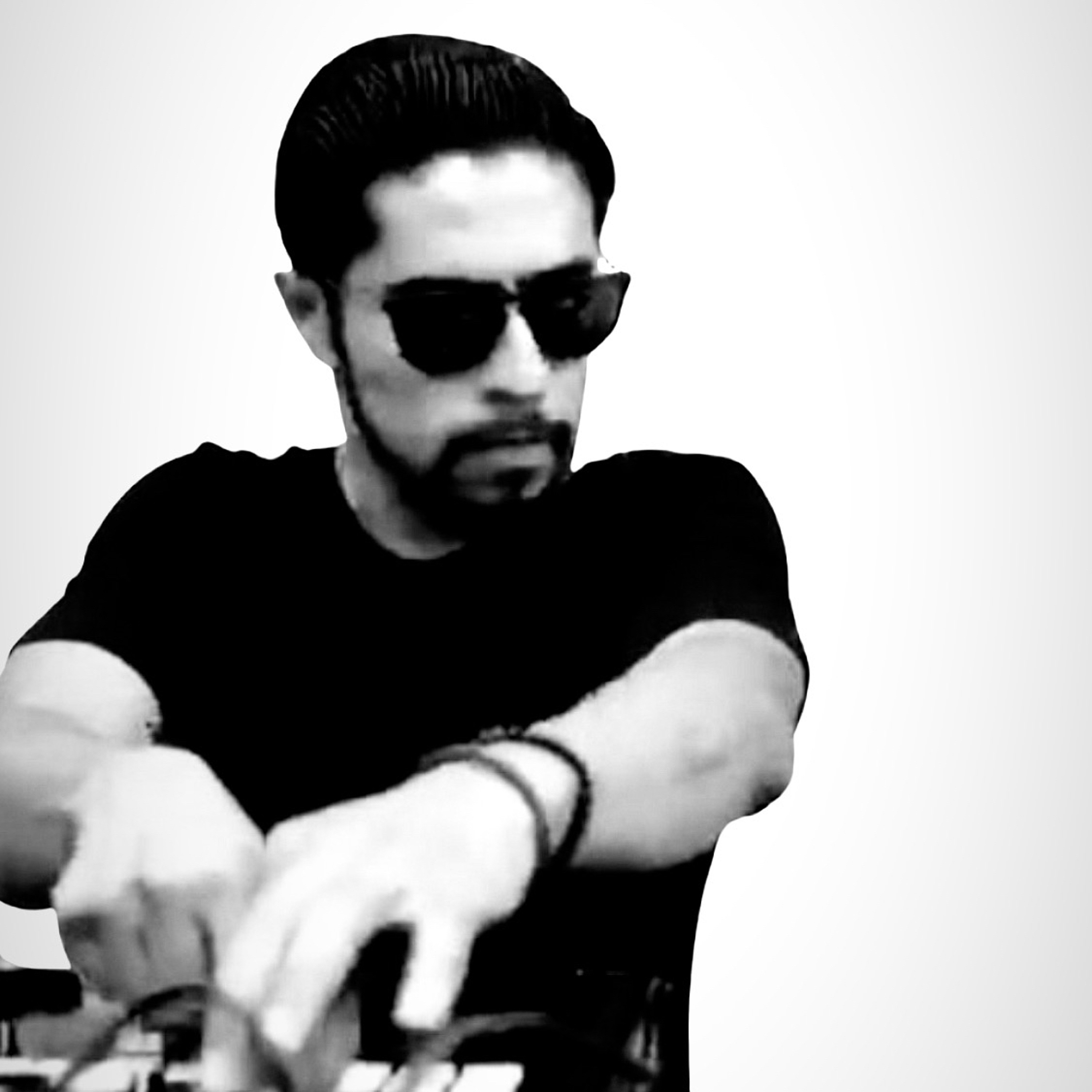 Deejay LE\'ON
