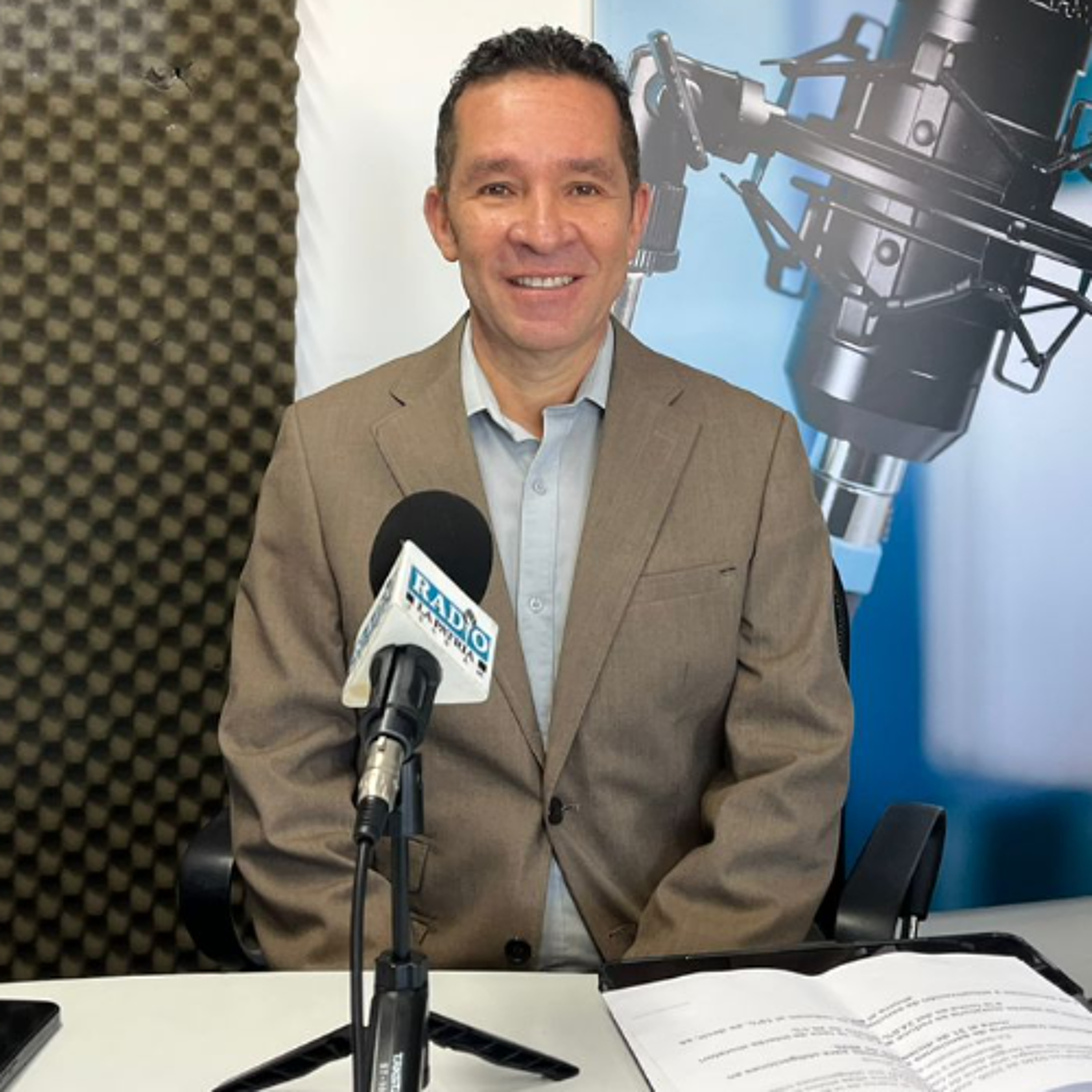 6 .Entrevista con Benjamin Alvarez, director Seccional Impuestos y Aduanas de Manizales episode artwork