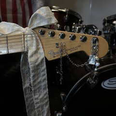 Strings n Distortion