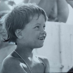 un poisson rouge dans la brise