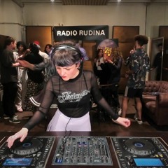 Goldie Goldenshowers | Radio Rudina